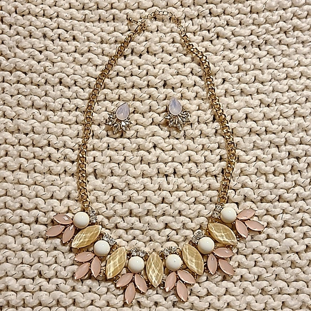 Charming Charlie - necklace earring set - Picture 2 of 4